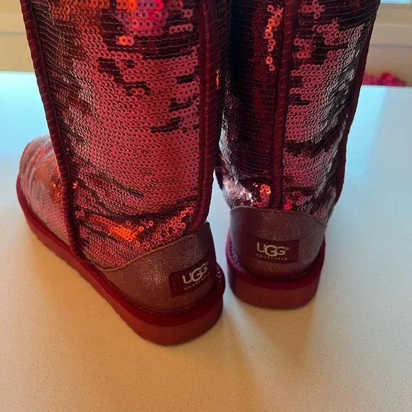 UGG Women’s Size 11 Sparkling Red Sequin Boots with Fuzzy Lining - Picture 8 of 16